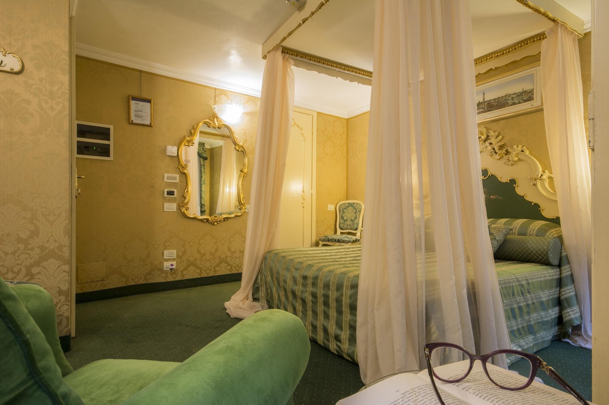 Hotel Becher Venesia Bagian luar foto