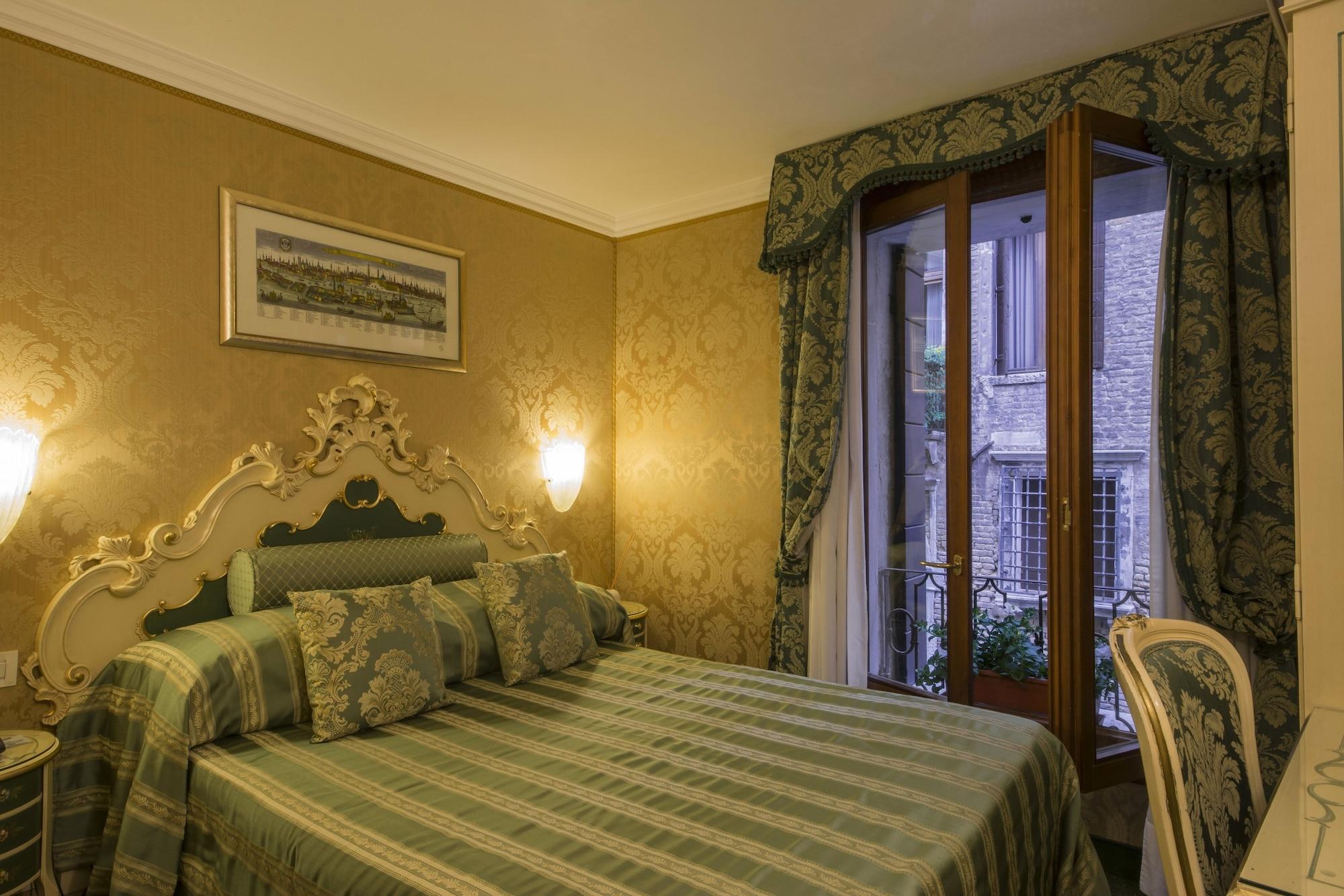 Hotel Becher Venesia Bagian luar foto