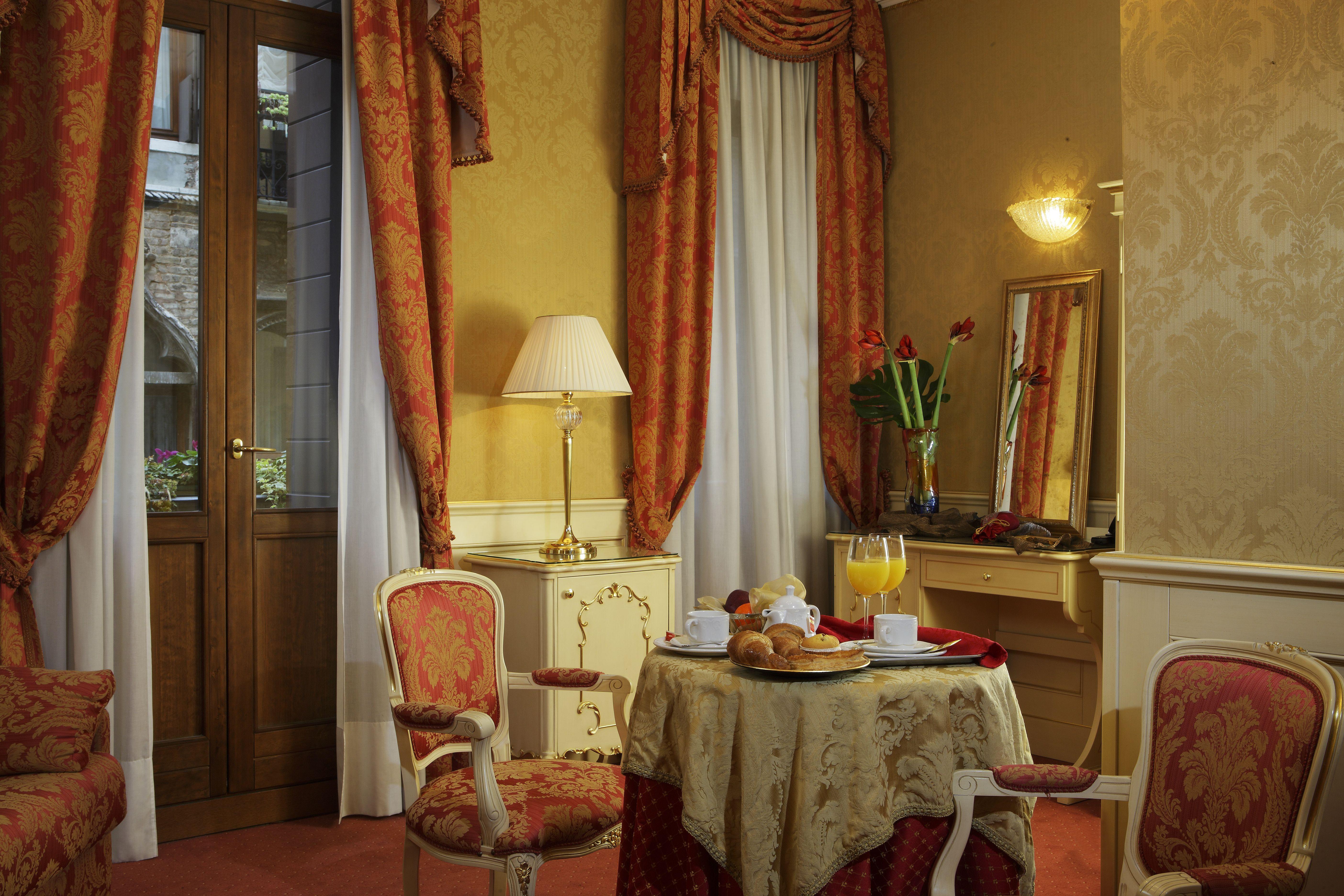Hotel Becher Venesia Ruang foto