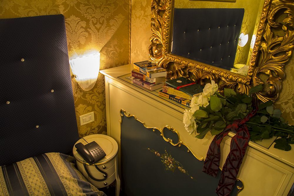 Hotel Becher Venesia Bagian luar foto