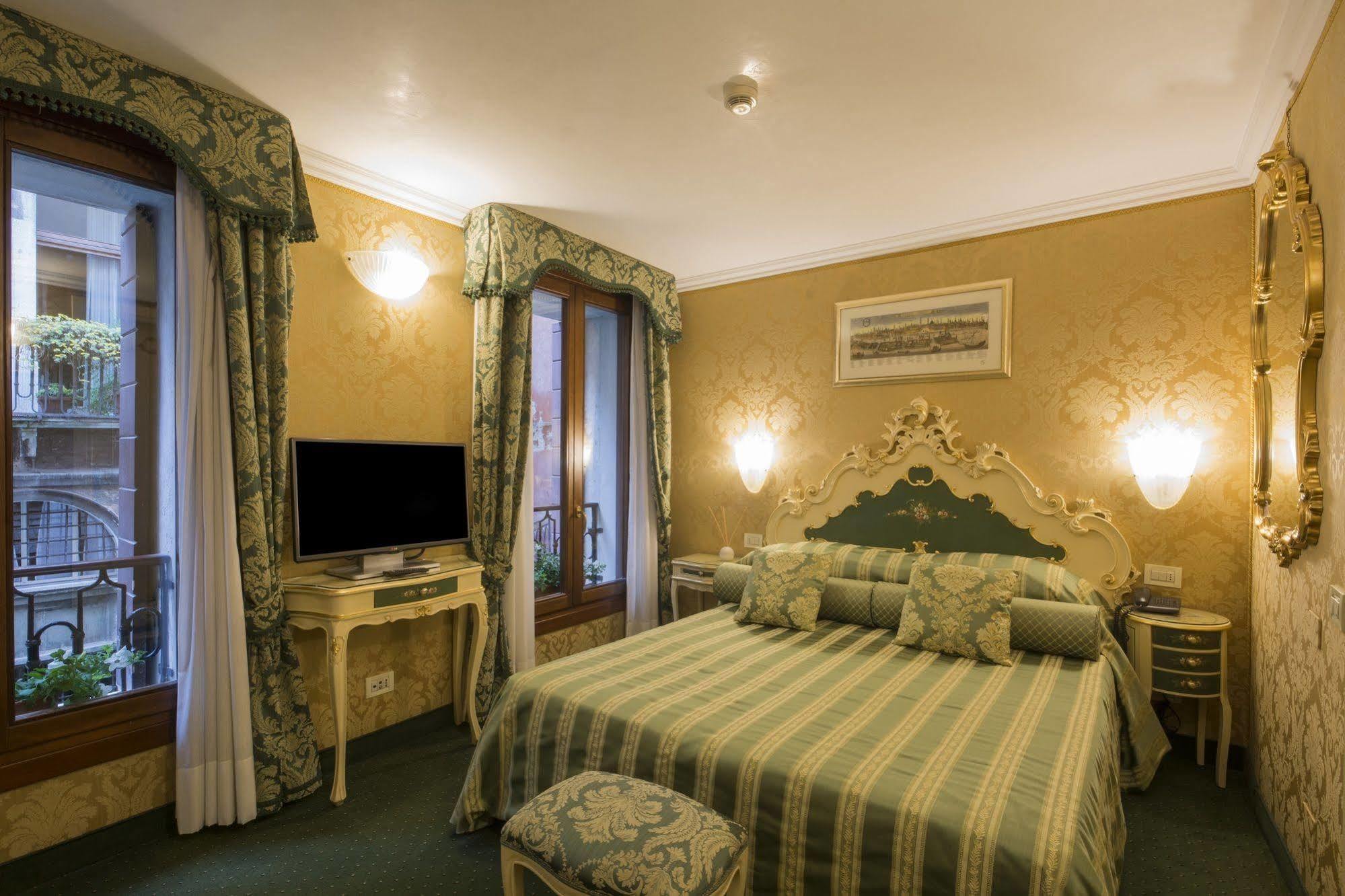 Hotel Becher Venesia Bagian luar foto